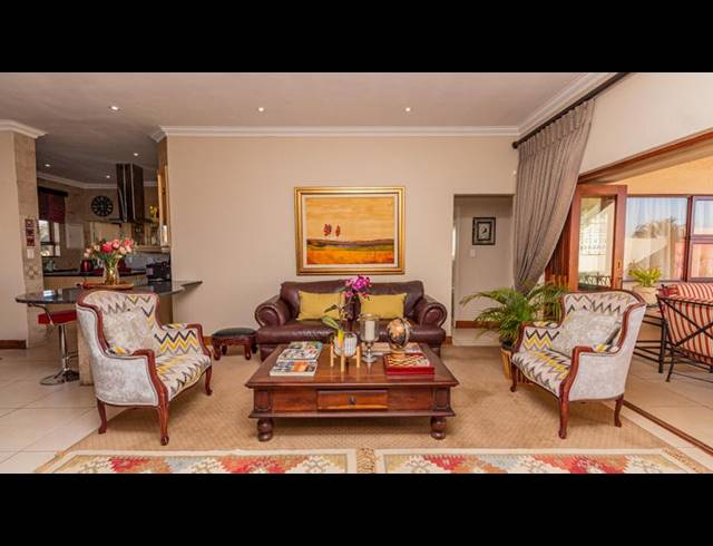 6 BEDROOM HOUSE FOR SALE IN KNOPPIESLAAGTE